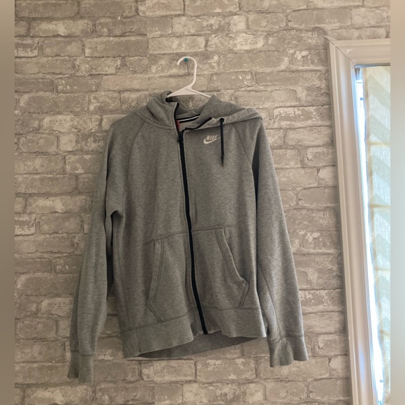 Season 1 Nike Tech Fleece - Picture 1 of 3